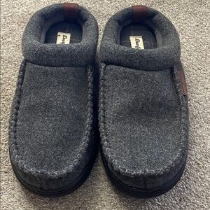 Dearfoams charcoal gray slippers with rubber bottom